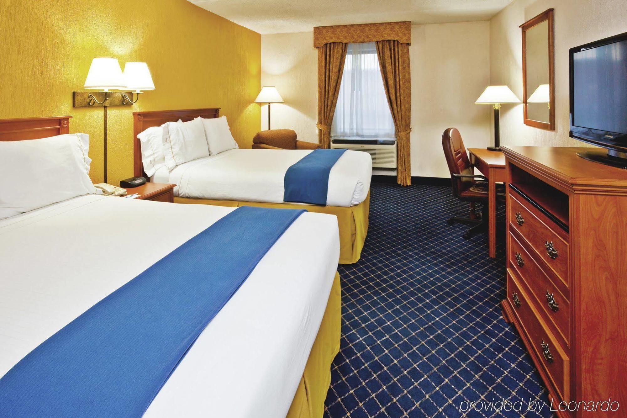 Holiday Express & Nashville-i-40 & I-24 Hotel 3*