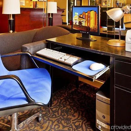 Holiday Inn Express & Suites Nashville-I-40 & I-24 