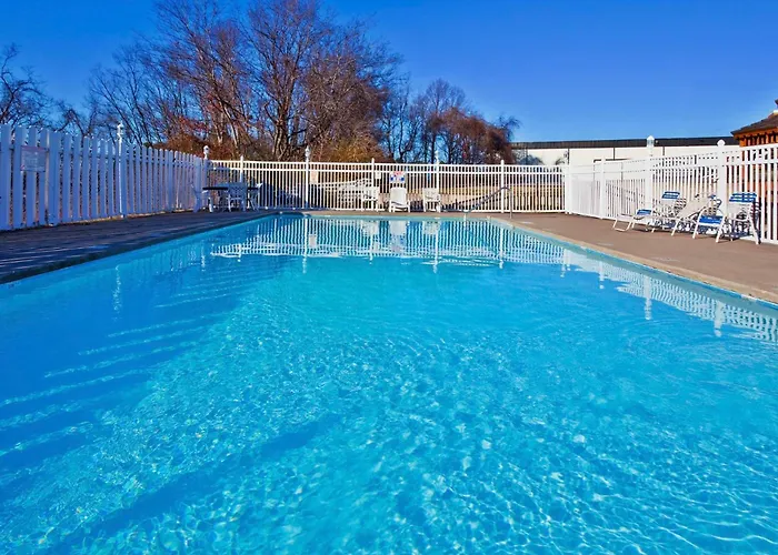 Holiday Inn Express & Suites Nashville-I-40 & I-24