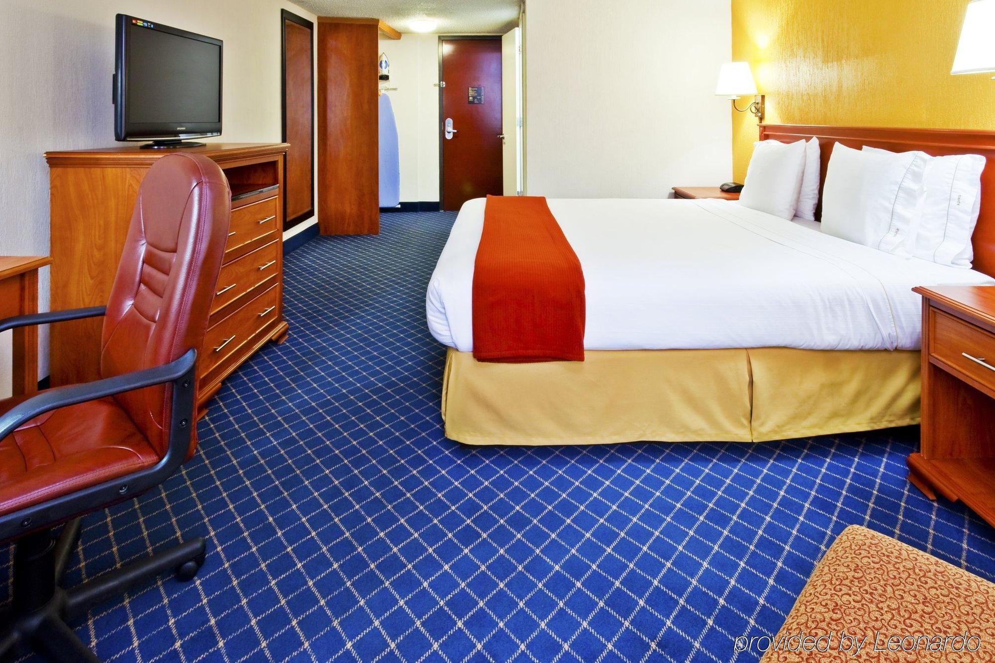 Express & Nashville-i-40 & I-24 Hotel