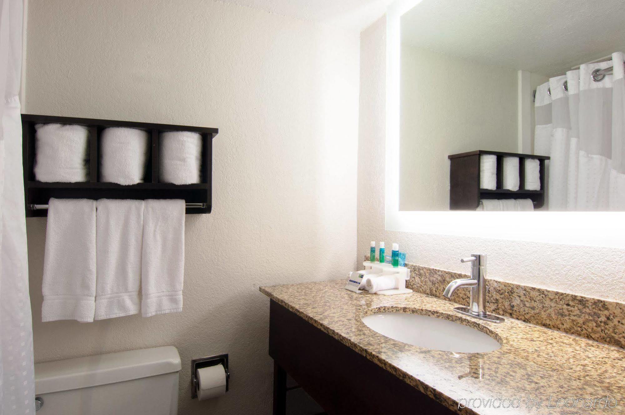Hotel Express & Nashville-i-40 & I-24