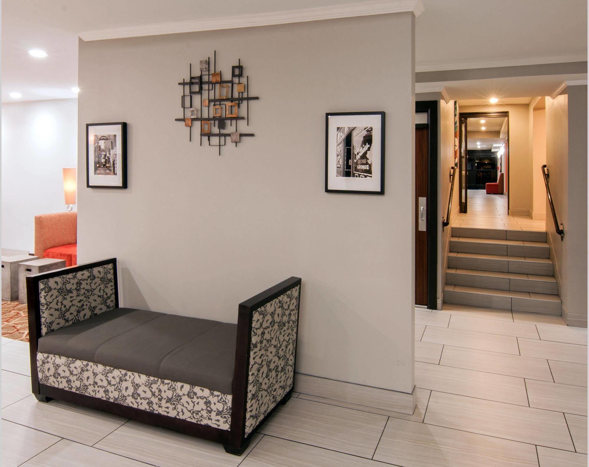 Express & Nashville-i-40 & I-24 Hotel